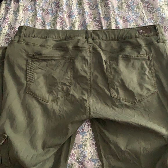 Paige Denim Layne Maternity Cargo Pants size 33 - Picture 6 of 7